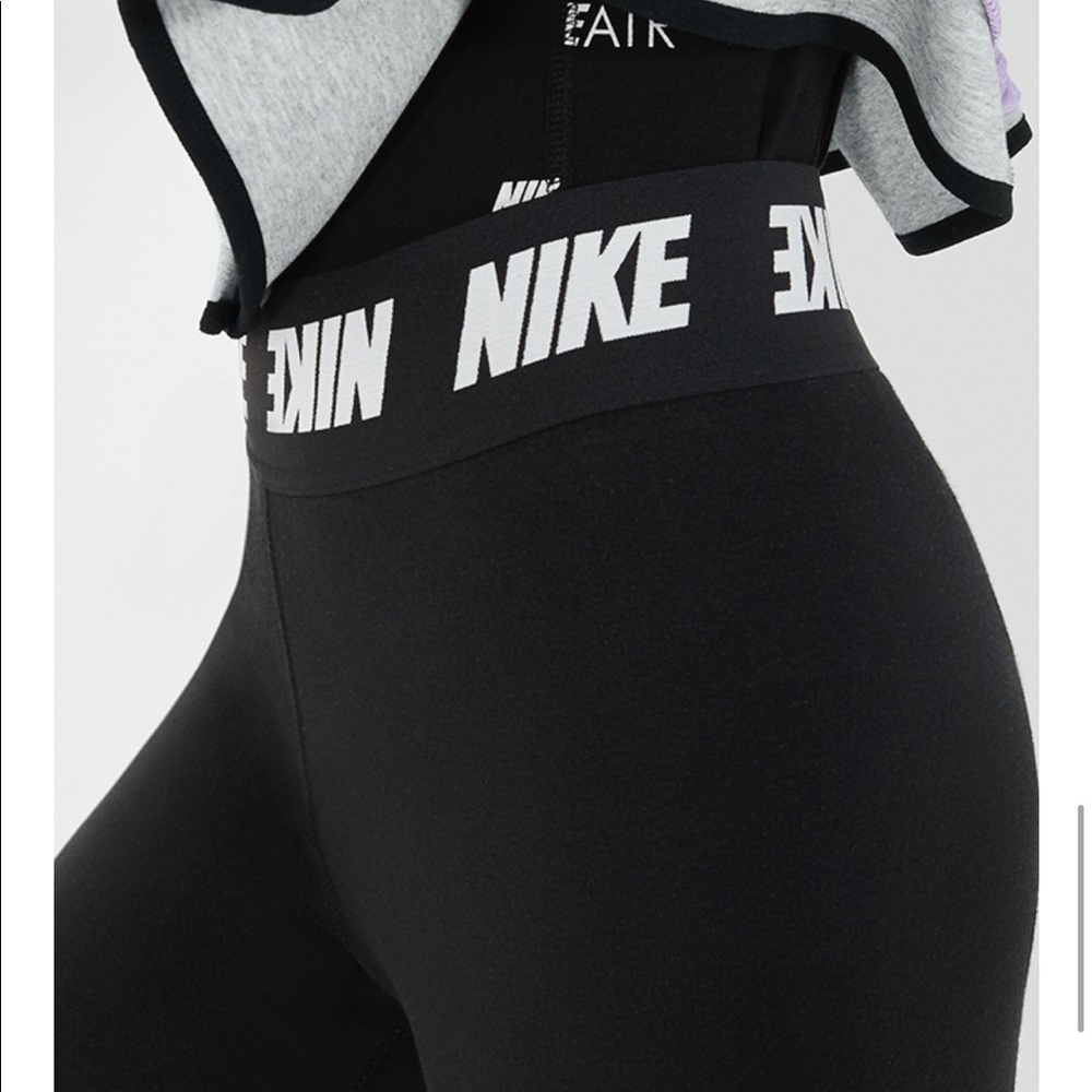 SOLD——-FULL LENGTH NIKE SPORTSWEAR CLUB LEGGINGS